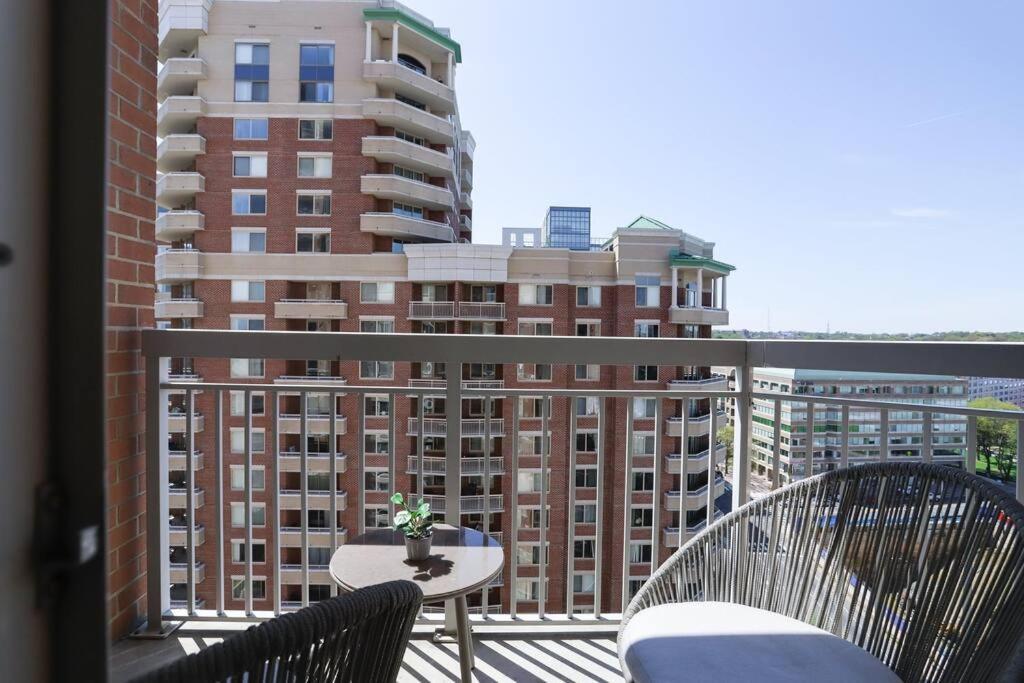 Bright Apartment Walk To Ballston Metro อาร์ลิงตัน ภายนอก รูปภาพ